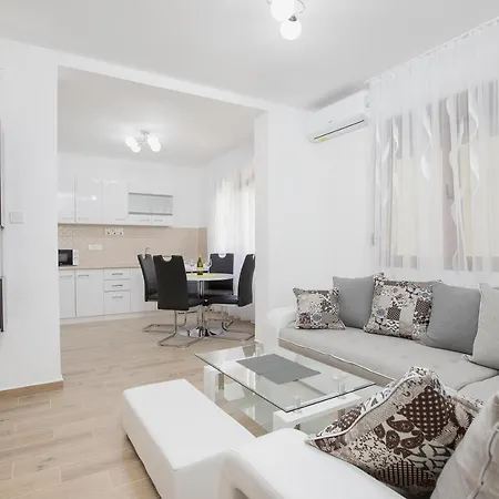 Muo Sea Front Apartments 科托尔 外观 照片