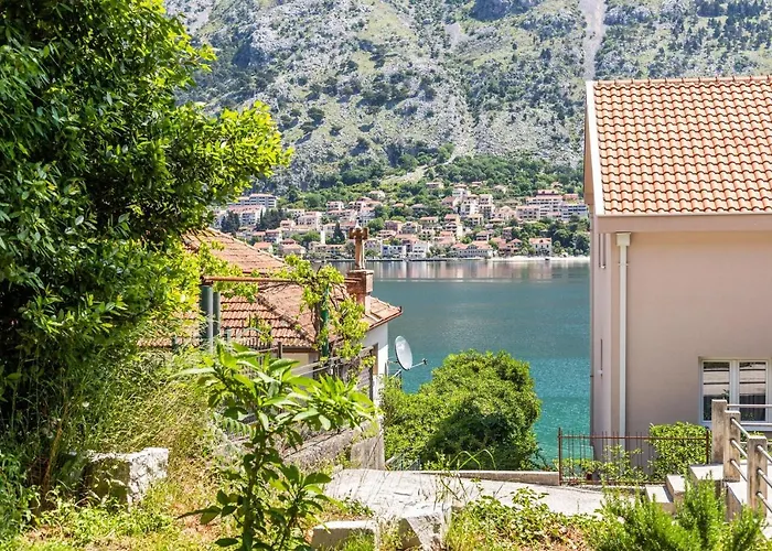 Muo Sea Front Apartments Kotor