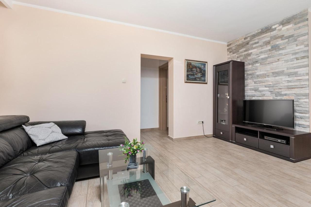Muo Sea Front Apartment Kotor