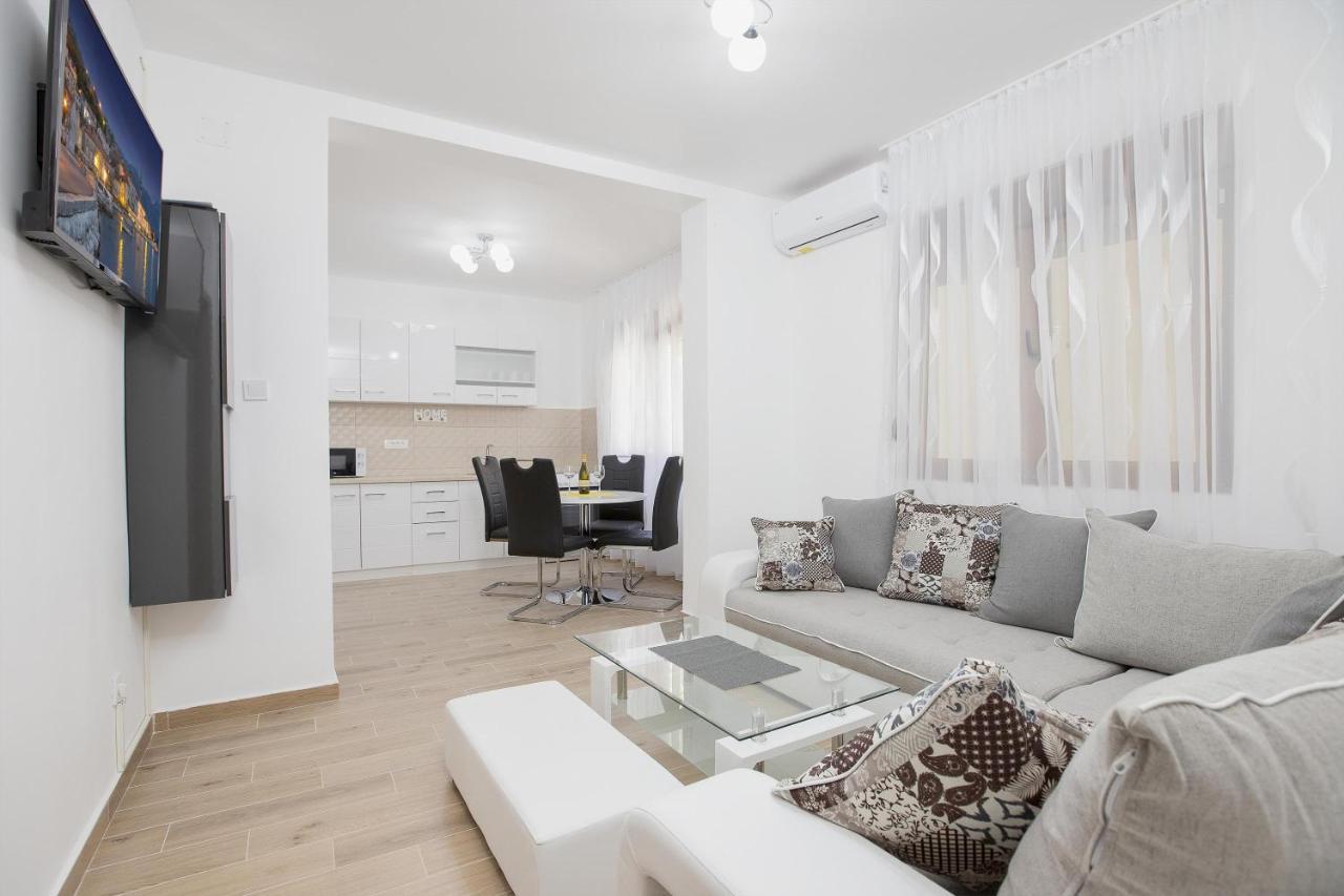 Muo Sea Front Apartment Kotor